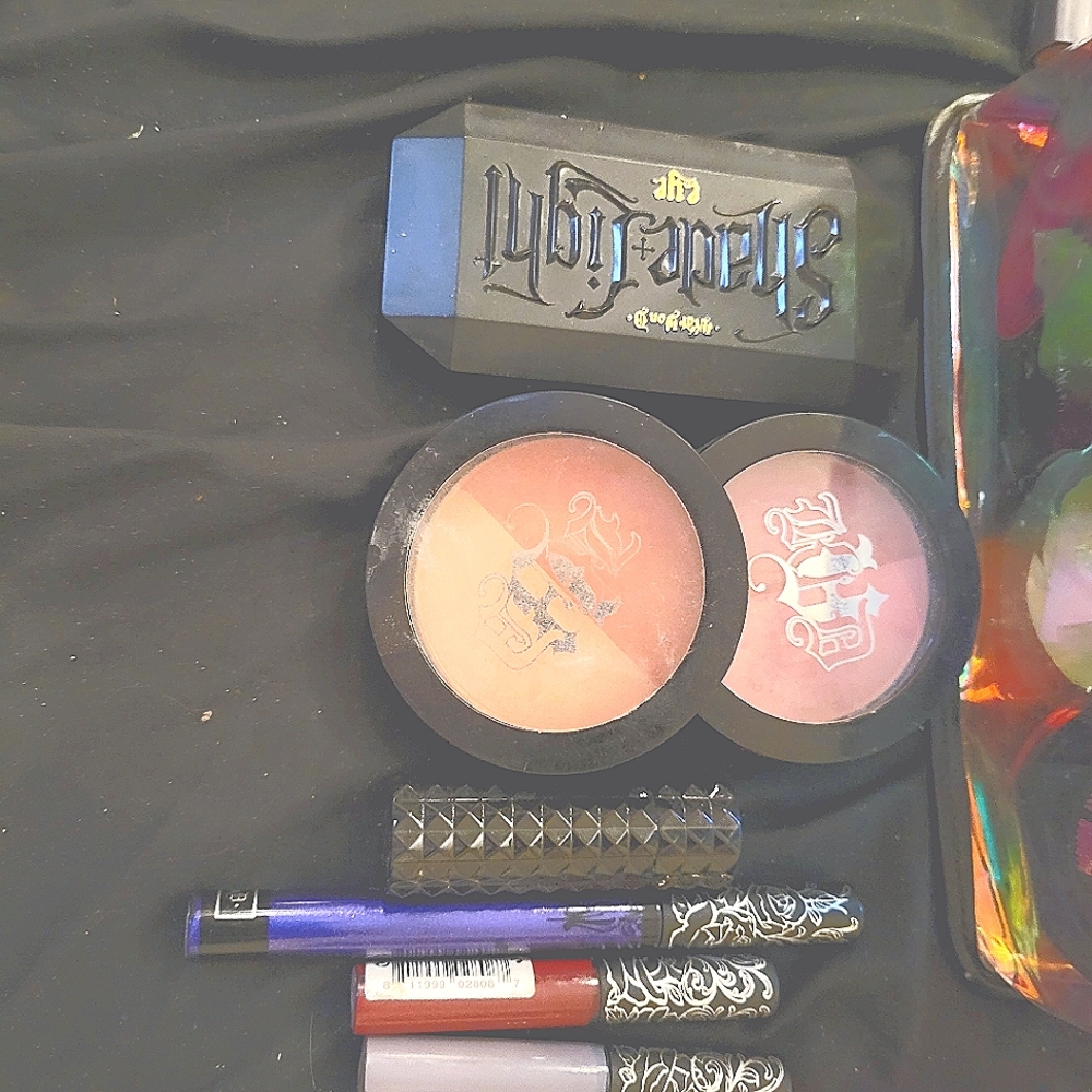Kat vond bundle eyeshadow lipsticks blush
